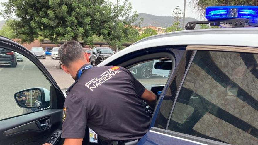 Roba el móvil a la cajera de un supermercado de Ibiza en un descuido