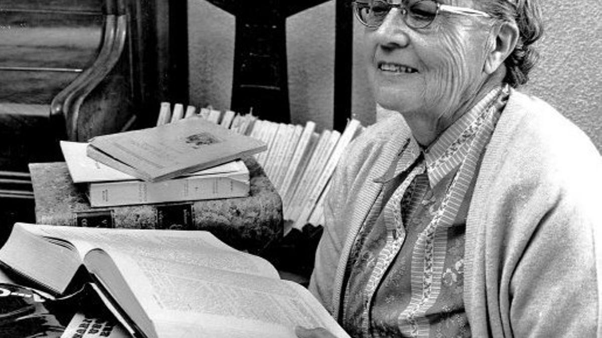 María Moliner.