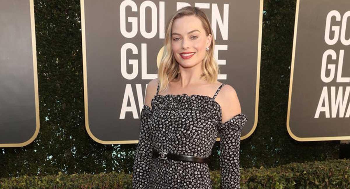 Margot Robbie posa antes de acceder a la ceremonia.