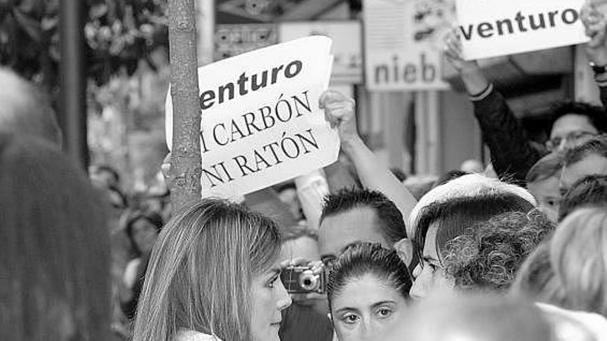 La Princesa de Asturias escucha a los trabajadores de Venturo XXI.