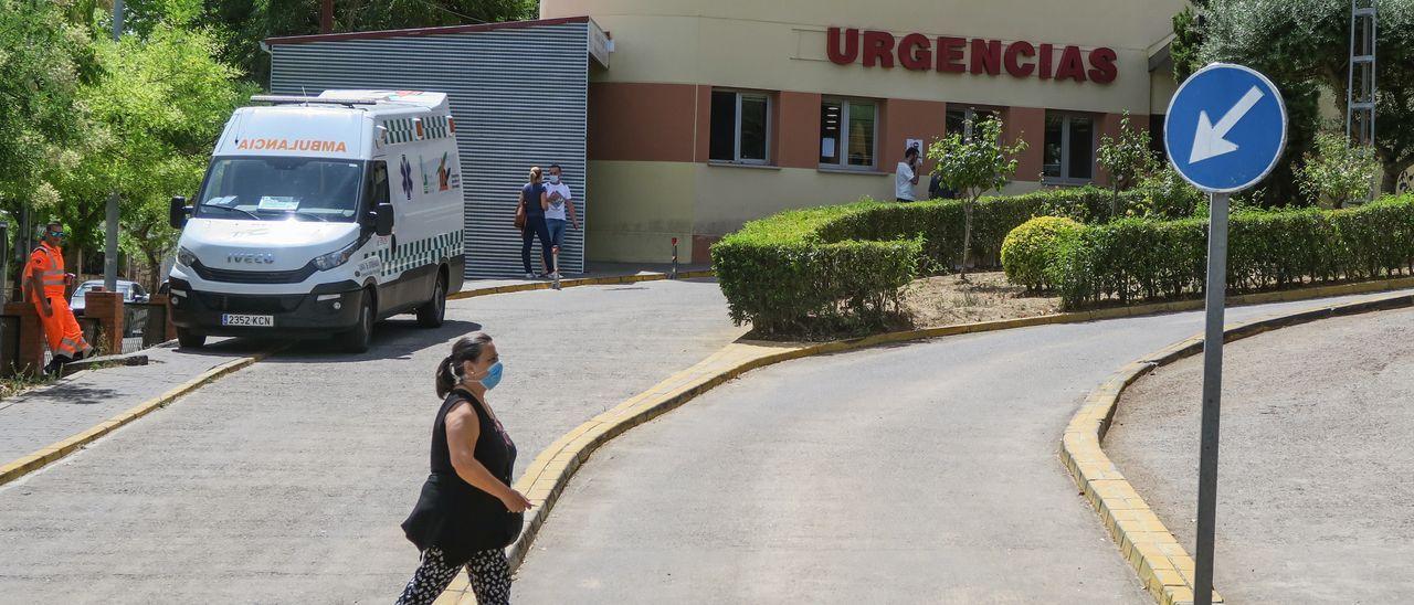 Imagen de la entrada a Urgencias del hospital San Pedro de Alcántara.