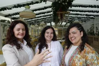 Las insólitas bodas de Vanessa y otras dos asturianas consigo mismas: "En pocas palabras, es amor propio, un acto de libertad"