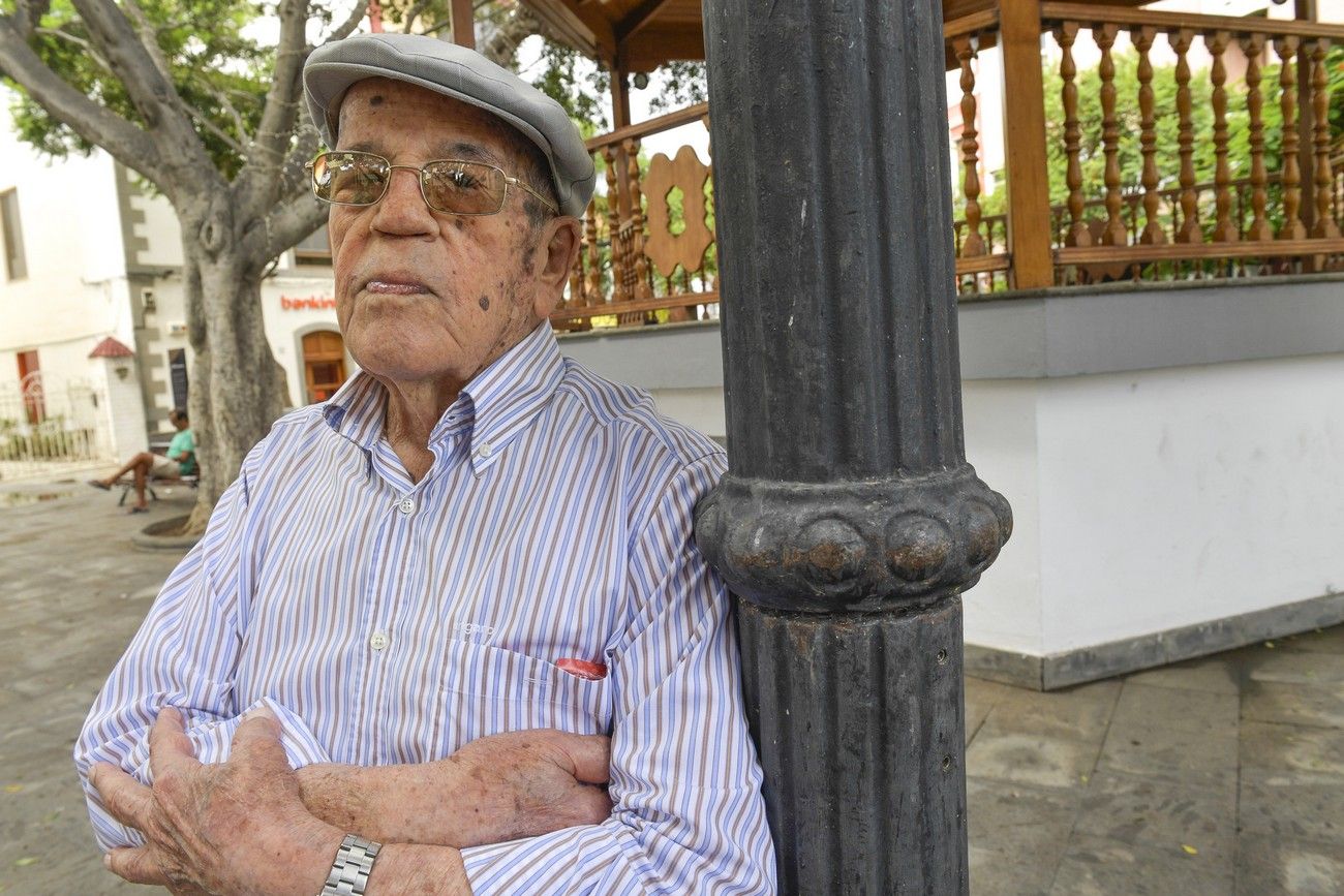 Rafael García, cantante y timplista teldense de 98 años