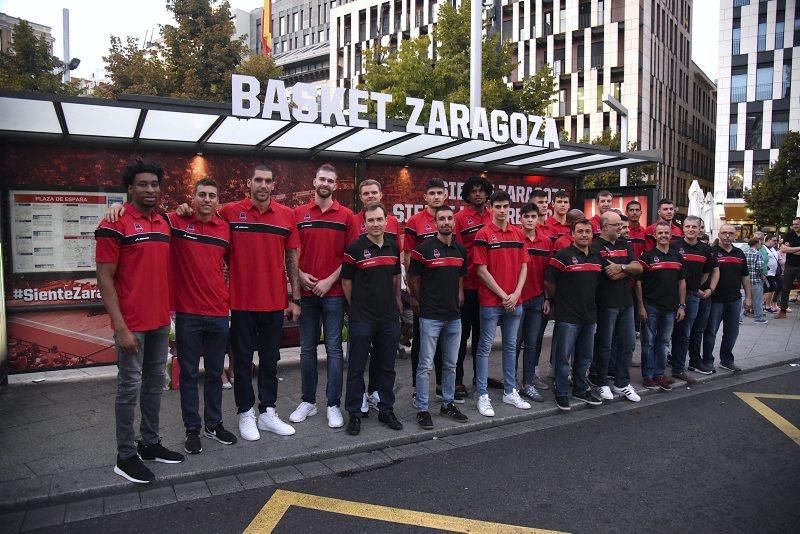 Recorrido turístico del Basket Zaragoza por la capital aragonesa