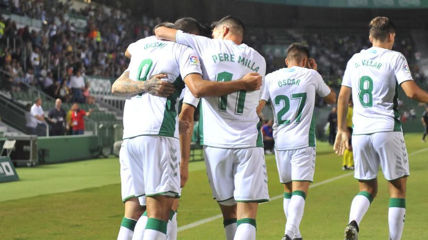 Los jugadores del Elche celebran el gol de la victoria frente a la Ponferradina