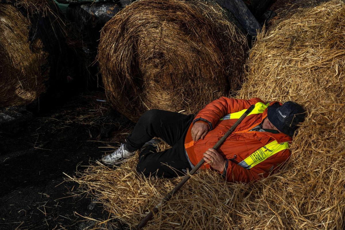 Los agricultores protestan en Ourense por el pacto de Mercosur: quemas y cortes de carretera