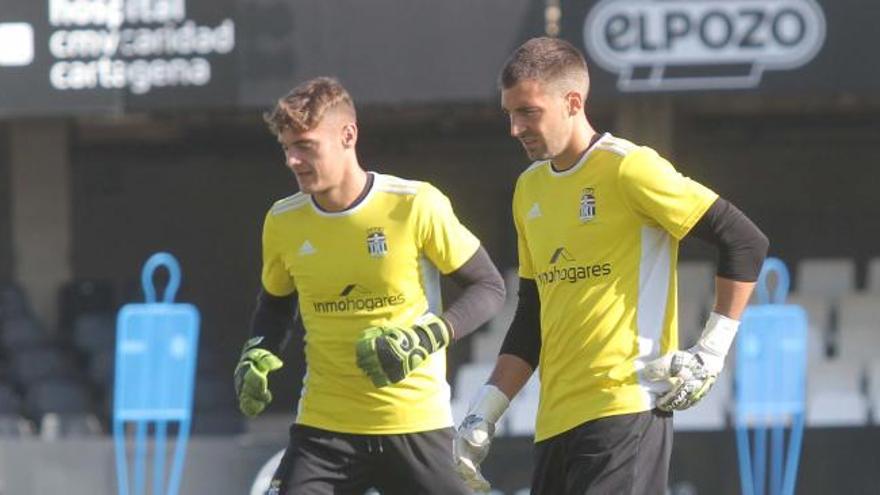 Fran, a la izquierda junto a Mario Fernández en un entrenamiento