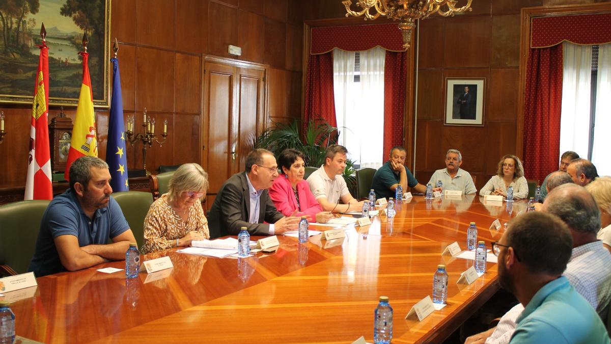 Reunión de alcaldes del Consejo Comarcal de Toro en la Subdelegación del Gobierno.