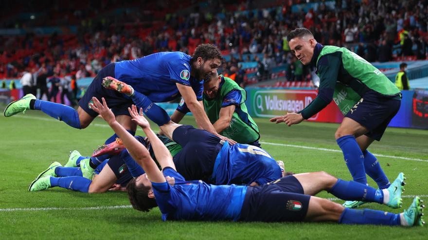 Italia sufre hasta el final para eliminar a Austria