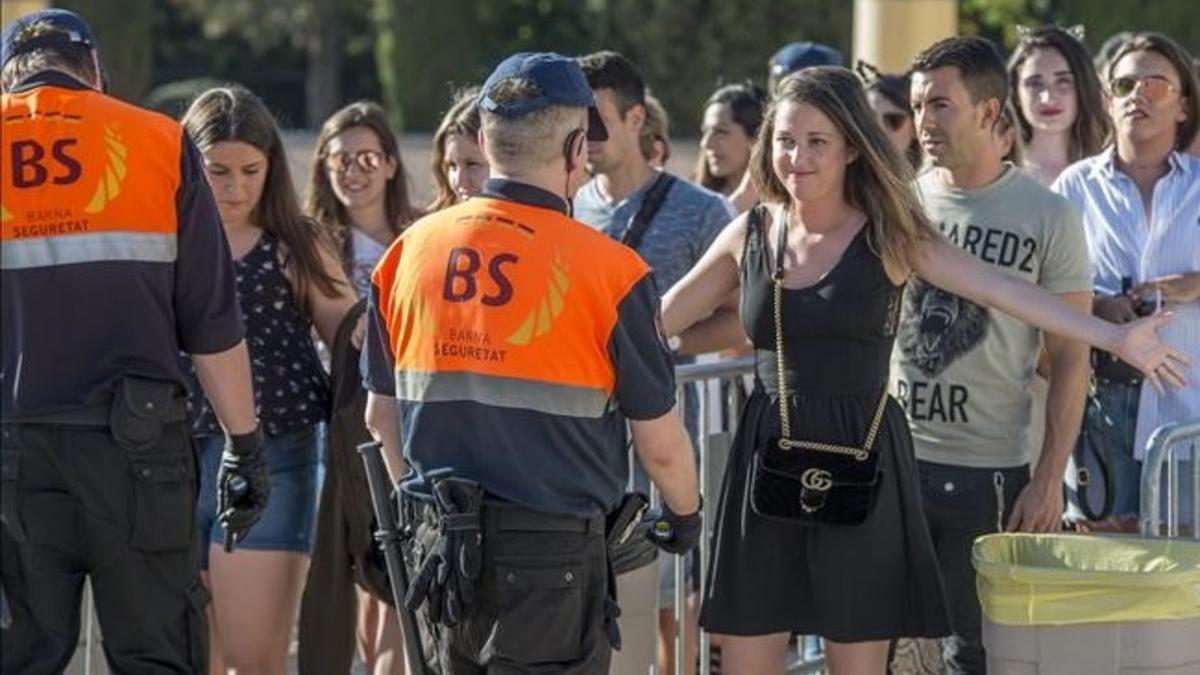 Medidas de seguridad en el Palau Sant Jordi antes del concierto de Ariana Grande
