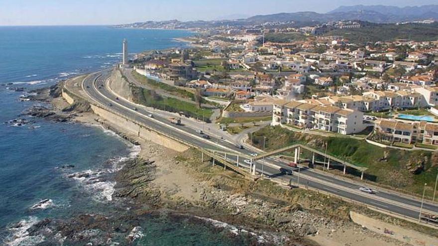 Imagen aérea del Faro de Calaburras, en Mijas.