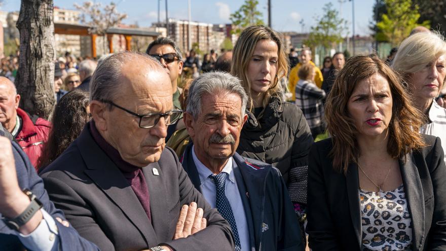 Protestas y súplicas en el puerto de Santander por las víctimas del Vilaboa Uno