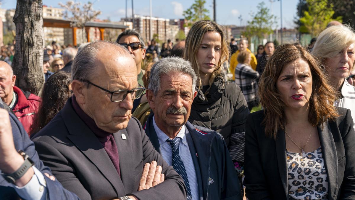 Protestas y súplicas en el puerto de Santander por las víctimas del Vilaboa Uno.