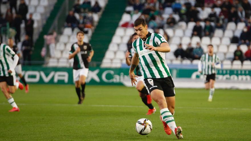 Adrián Fuentes, autor del primer gol del Córdoba CF, esta tarde en El Arcángel, ante el Mérida.