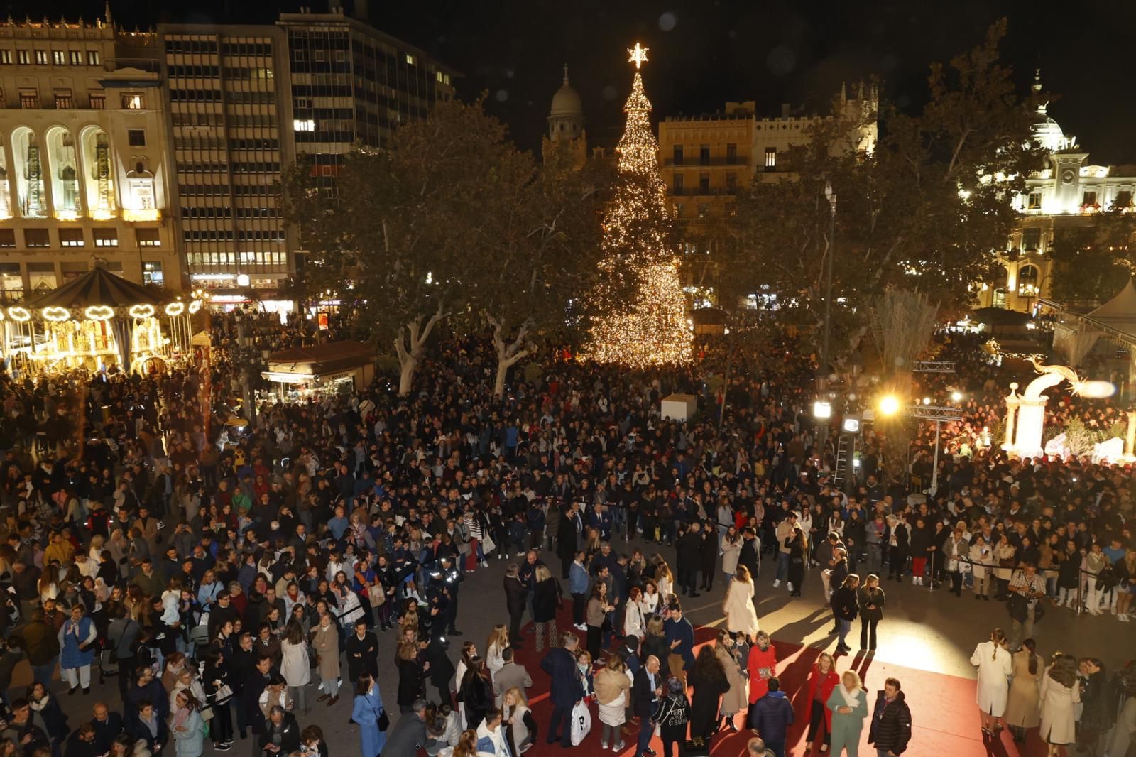 La Navidad llega a València con el encendido de luces