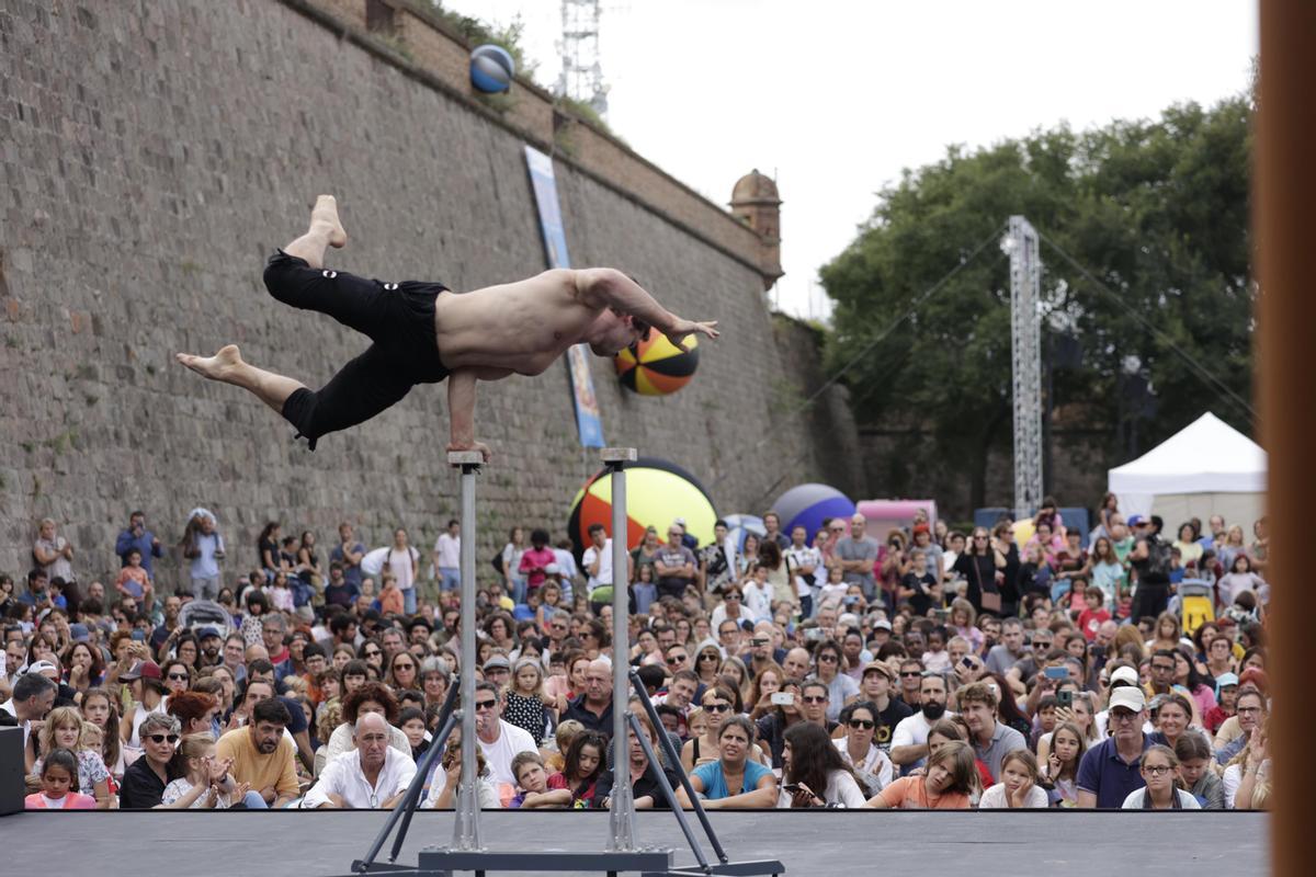 Los espectáculos de circo invaden el Castell de Montjuïc.