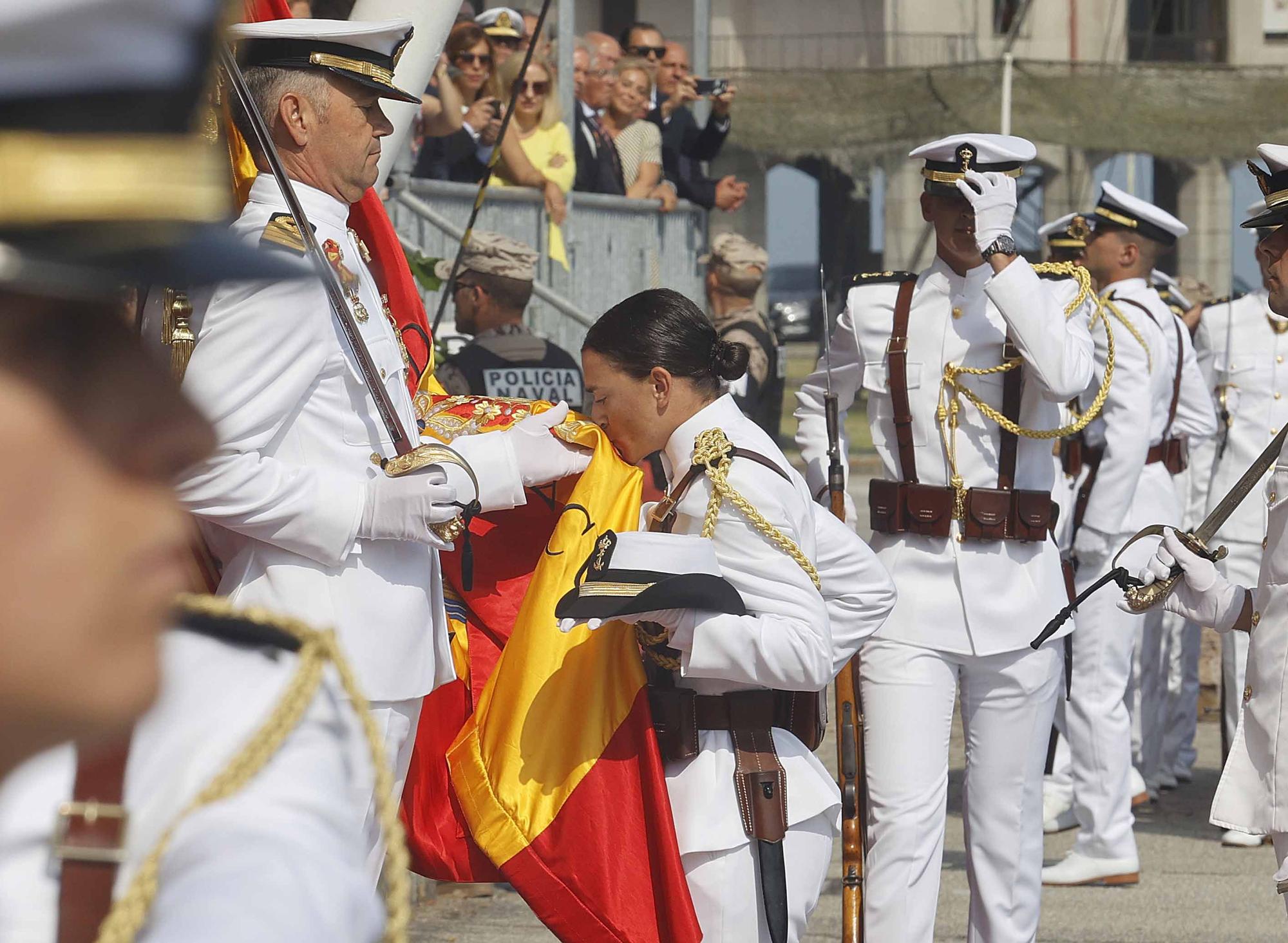 Jura de bandera y entrega de los Reales Despachos en la Escuela Naval de Marín