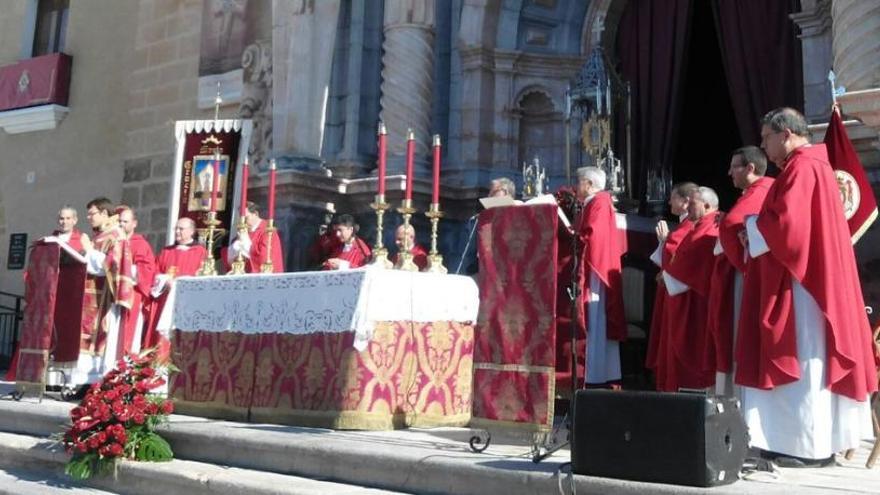 Sacerdotes en la Eucaristía en Caravaca.