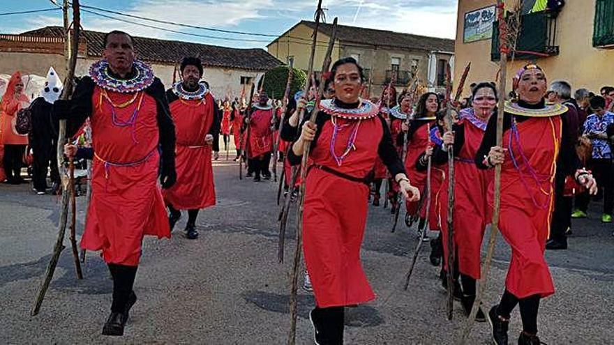 Aires africanos en las calles de San Cebrián de Castro de la mano de los anfitriones, la asociación Castrotorafe.