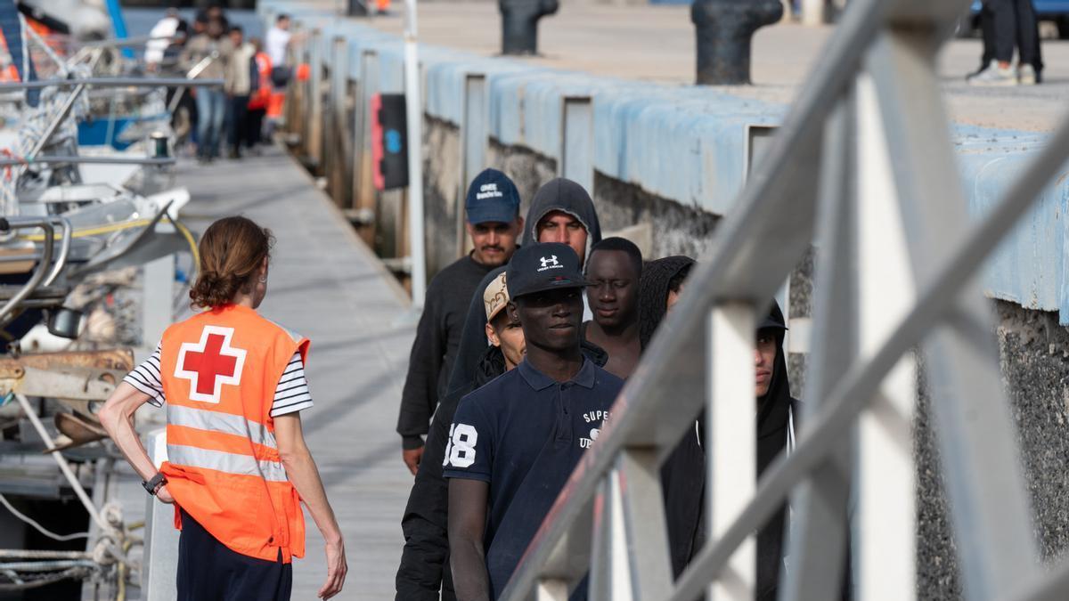 Llegada de migrantes al puerto de Gran Tarajal.