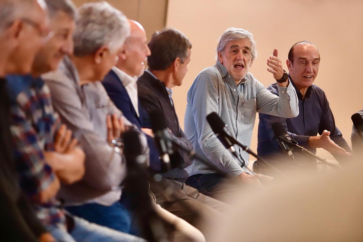 EN IMÁGENES | Los protagonistas de la histórica plata de baloncesto de Los Ángeles 84 rememoran la gesta en Zaragoza