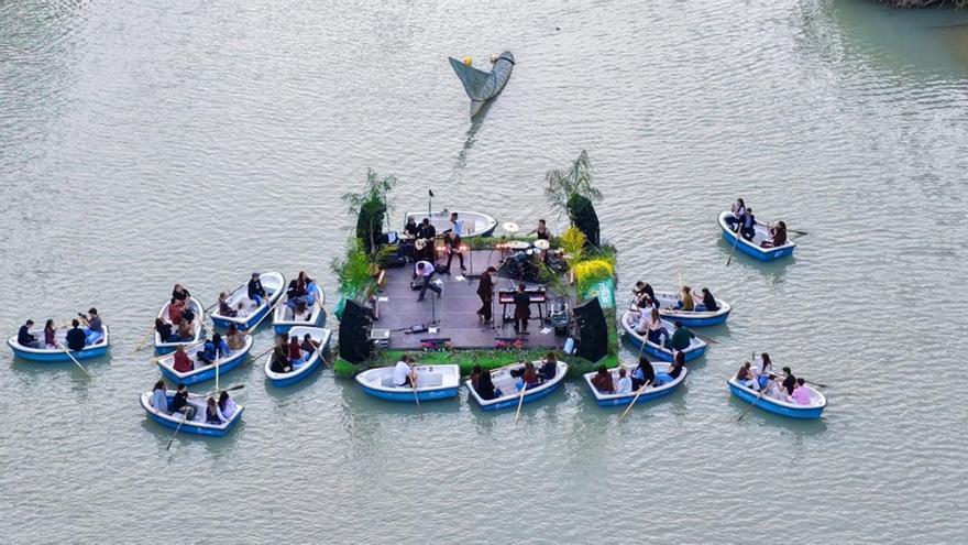 Última oportunidad para coger buen sitio en el último concierto del escenario flotante del Segura en Murcia