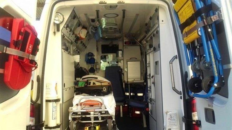 Herido un motorista al chocar contra un turismo