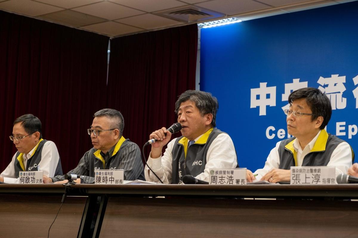 23/01/2020 23 January 2020, Taiwan, Taipei: Taiwanese Health Minister Chen Shih-chung (2nd R) and members of the Taiwan Centres for Disease Control (CDC) announce the activation of the Central Epidemic Command Centre (CECC) during a press conference, to comprehensively prevent novel coronavirus pneumonia outbreak in China and ensure health of Taiwanese public. Photo: Walid Berrazeg/SOPA Images via ZUMA Wire/dpa