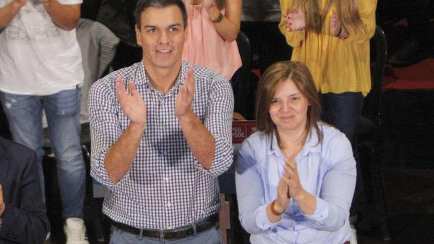 Pedro Sánchez y Pilar Cancela durante un acto de campaña de las elecciones gallegas.
