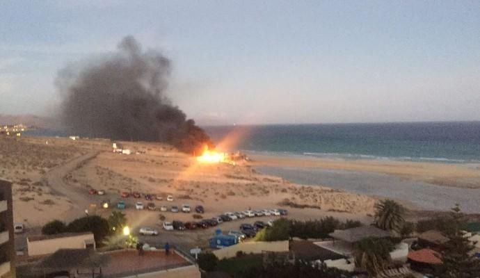 Incendio en un centro de windsurf en Fuerteventura