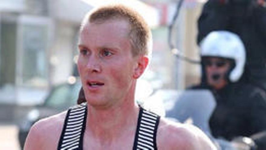 El noruego Sondre Moen gana el maratón de Fukuoka con nuevo récord de Europa