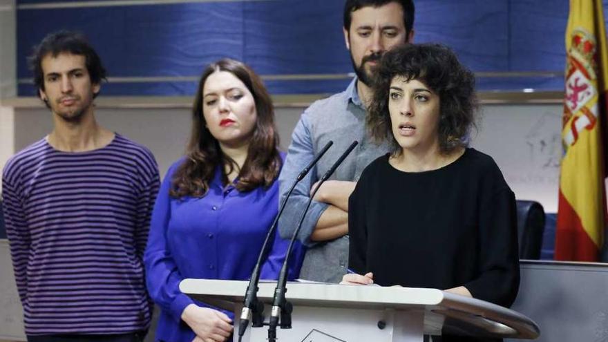 Alexandra Fernández, en primer plano, ayer en el Congreso.