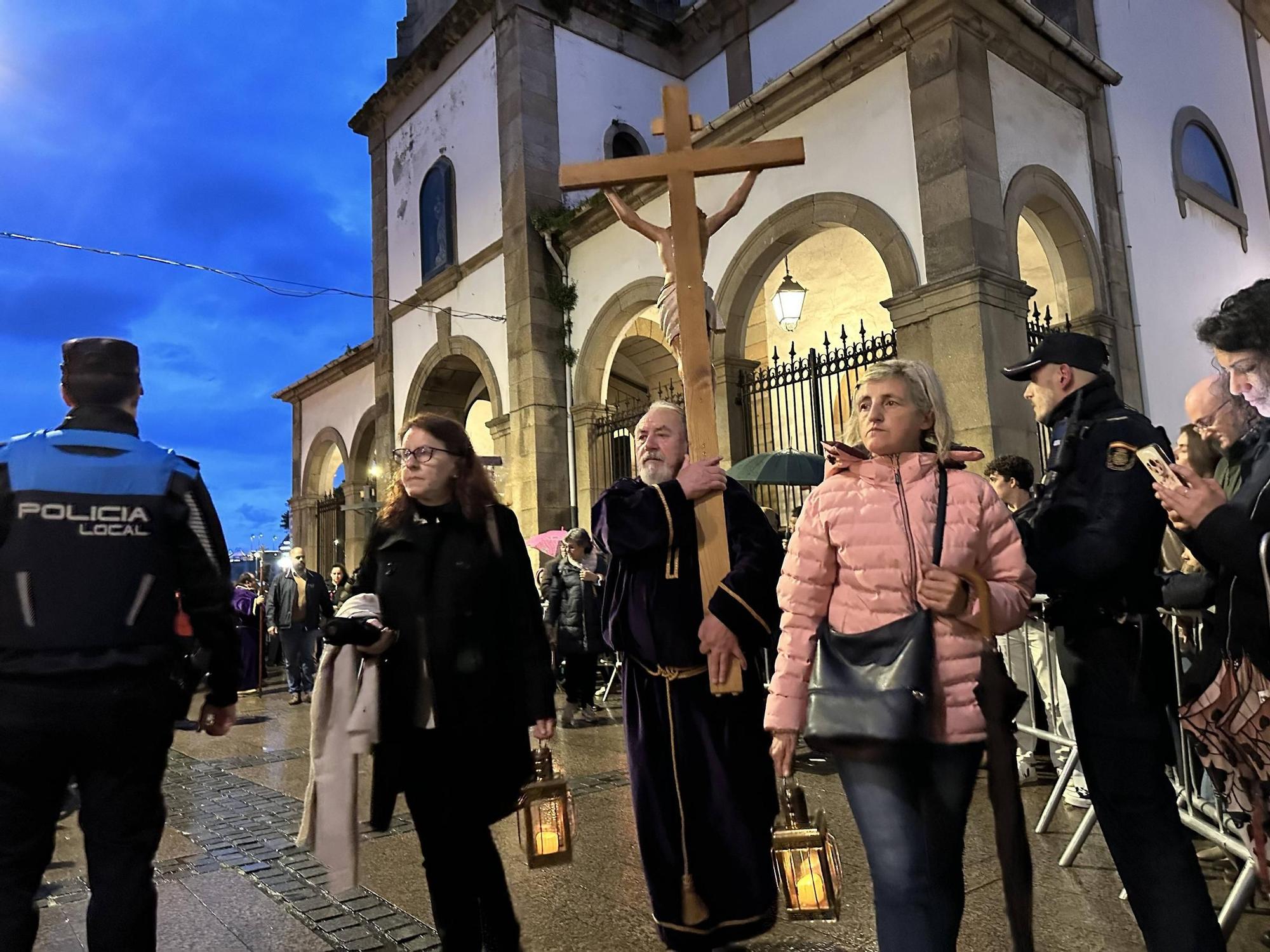 EN IMÁGENES | La envolvente procesión del Nazareno en Luarca