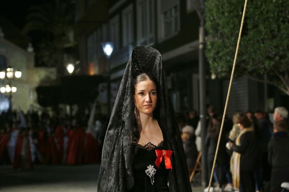 Algunas de las imágenes decanas de la Semana Santa se acercaron al mar y los paseos en Martes Santo