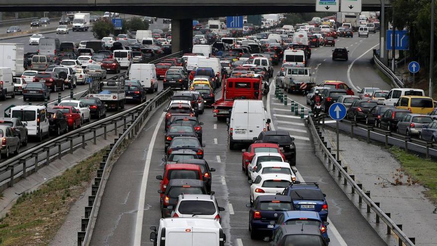 Las emisiones del transporte bajan demasiado lentamente y amenazan los objetivos climáticos de la UE
