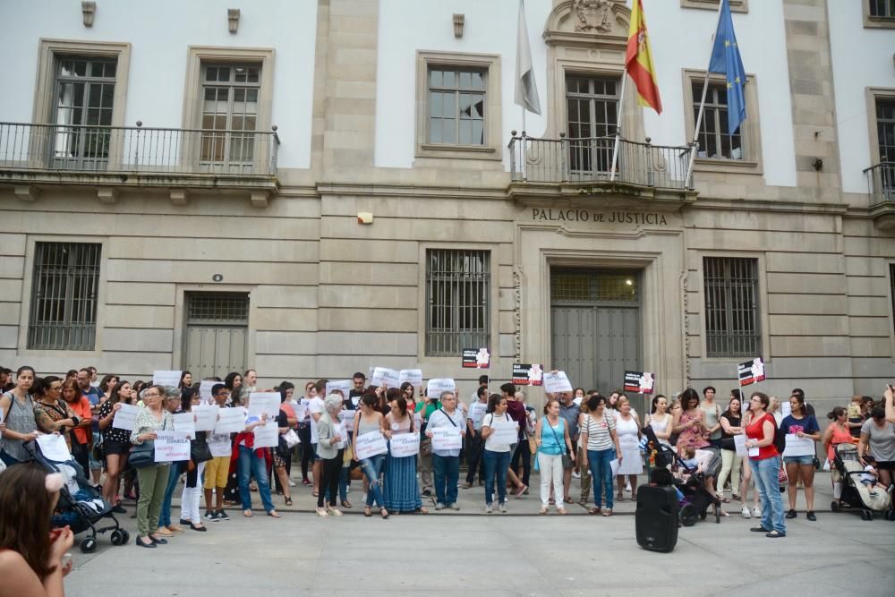 Concentración en Pontevedra contra la libertad provisional para "La Manada"