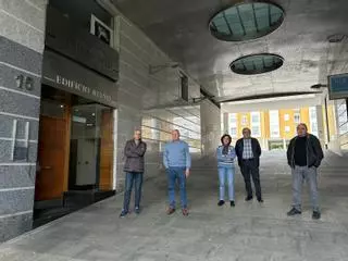 EN IMÁGENES: Quejas por inundaciones de vecinos de un portal de Pola de Siero