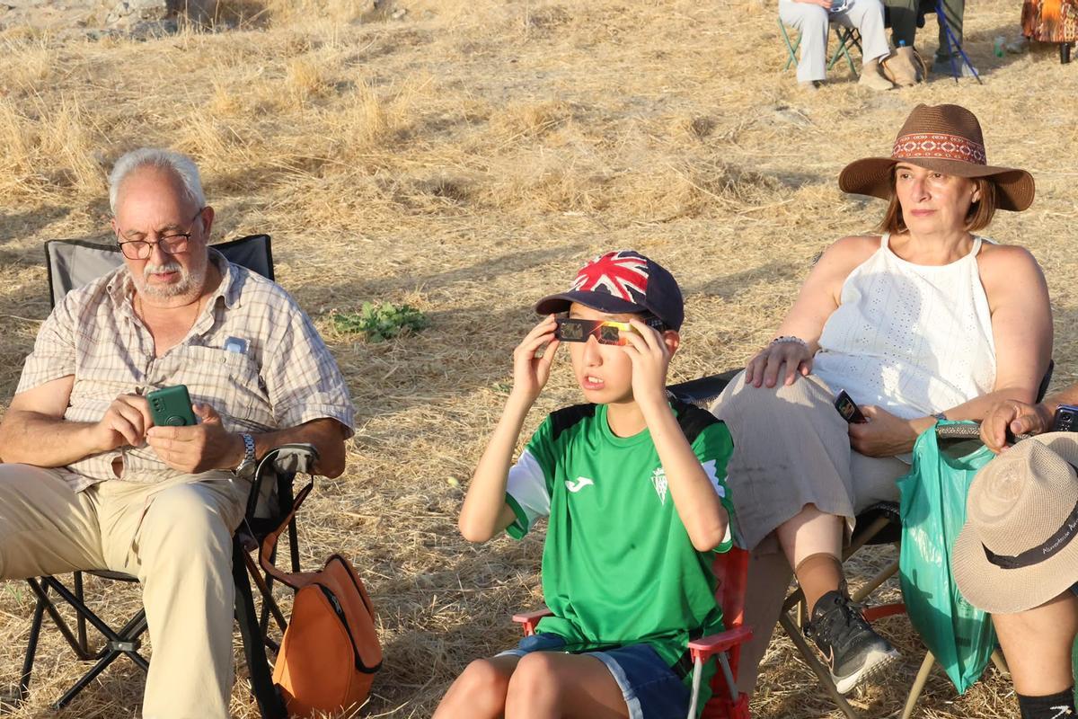 El eclipse solar deja imágenes únicas desde el enclave arqueológico de Ategua en Córdoba El eclipse solar deja imágenes únicas desde el enclave arqueológico de Ategua en Córdoba