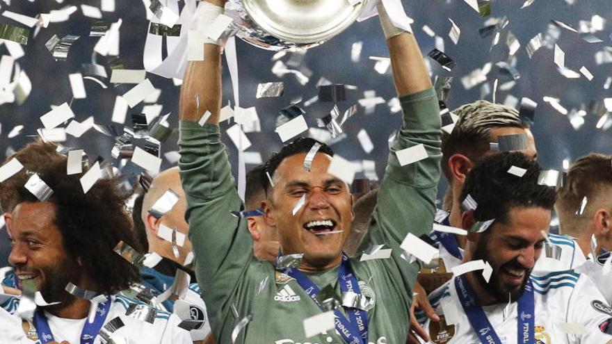 El Real Madrid celebra el nuevo título con su afición