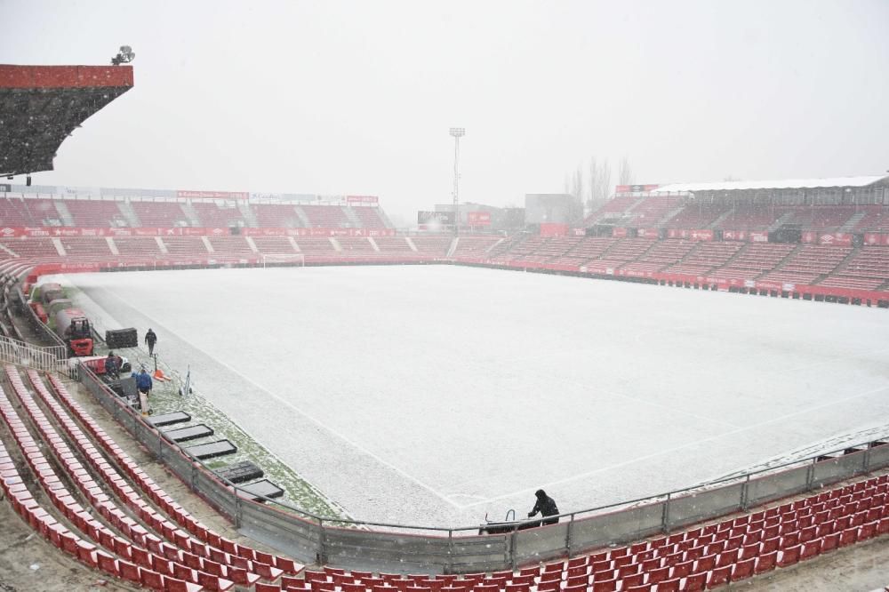 El camp de Montilivi sota la neu