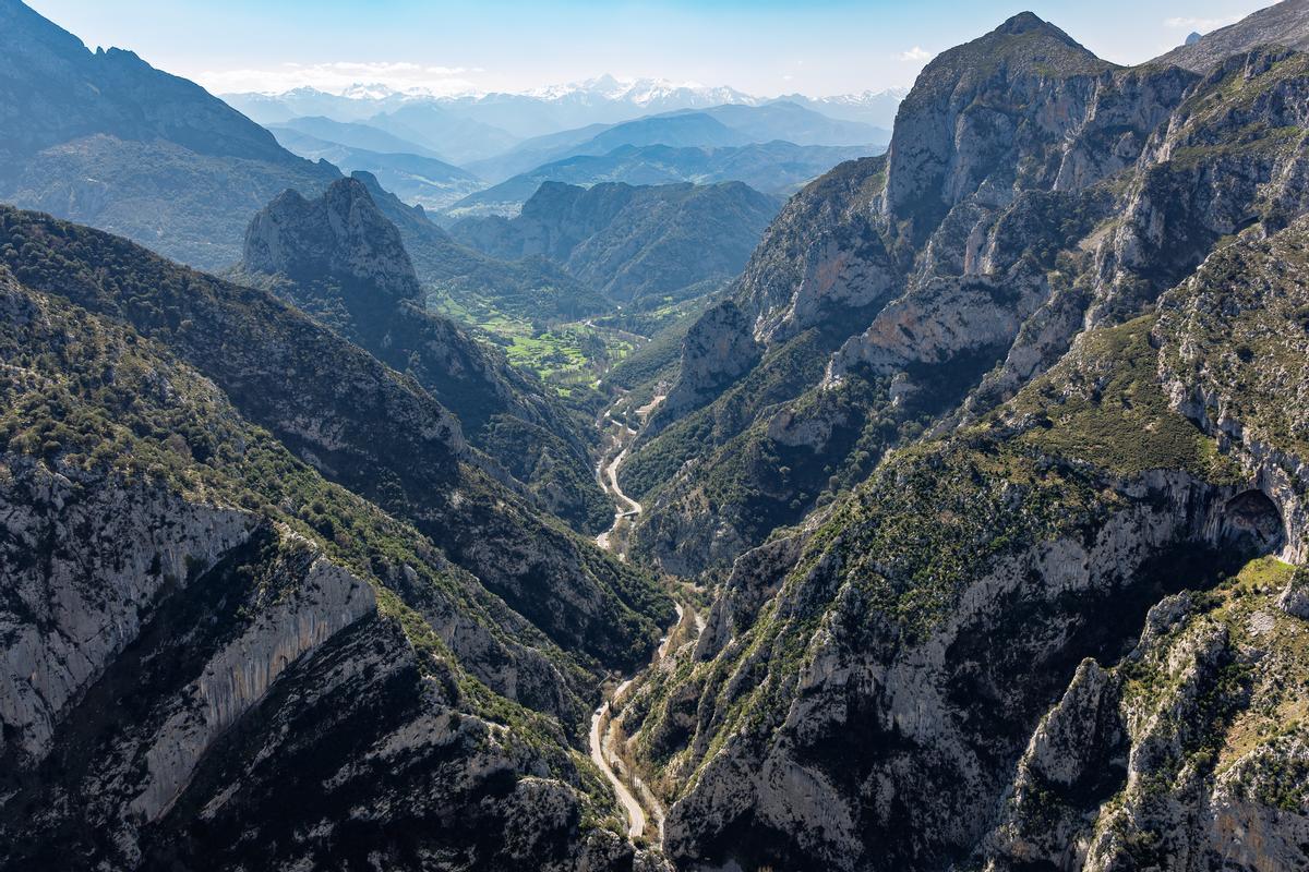 Vistas desde el Mirador de Santa Catalina sobre la garganta de La Hermida