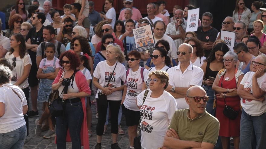La plataforma contra la planta de biogás de La Atalaya mantiene la concentración de este jueves