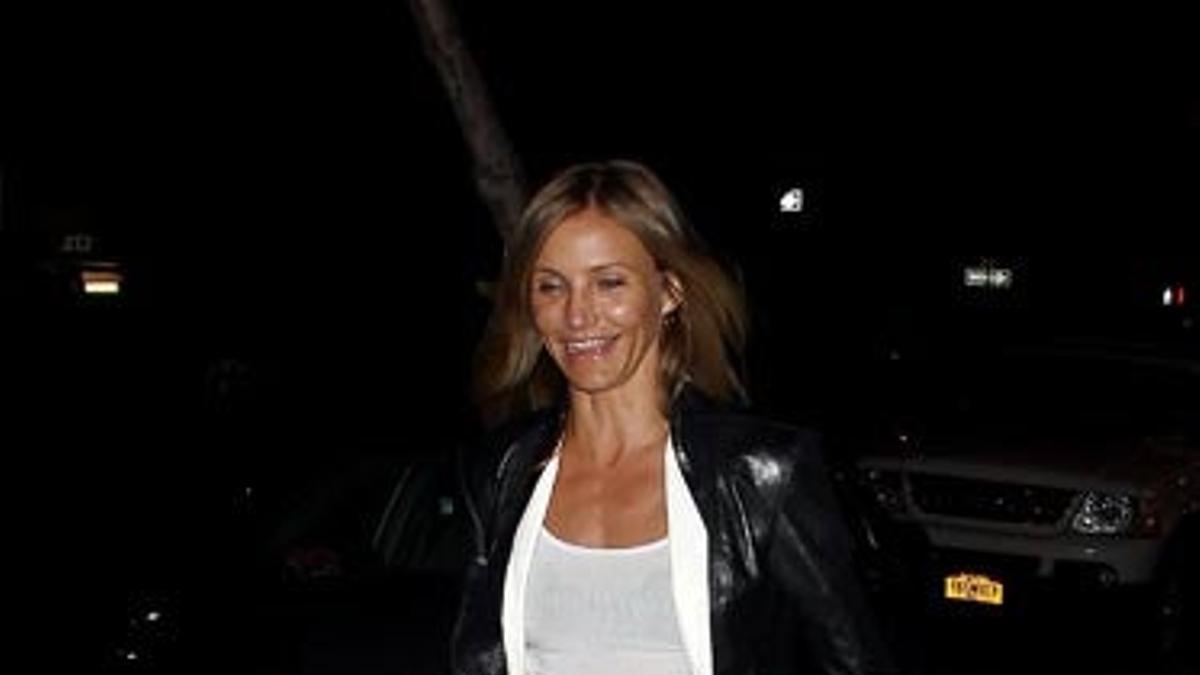 Cameron Diaz con chaqueta de cuero