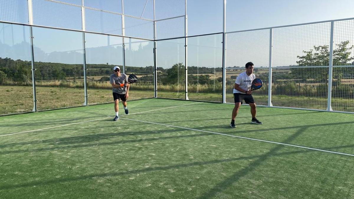 Jugadors de pàdel a les noves instal·lacions de Llers