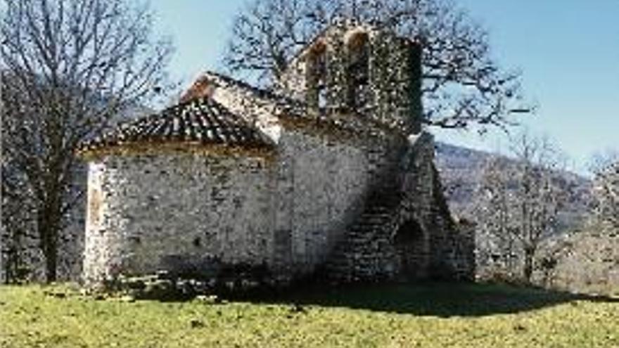 L&#039;ermita de Sant Martí de Salarça situada al cim d&#039;un turó.