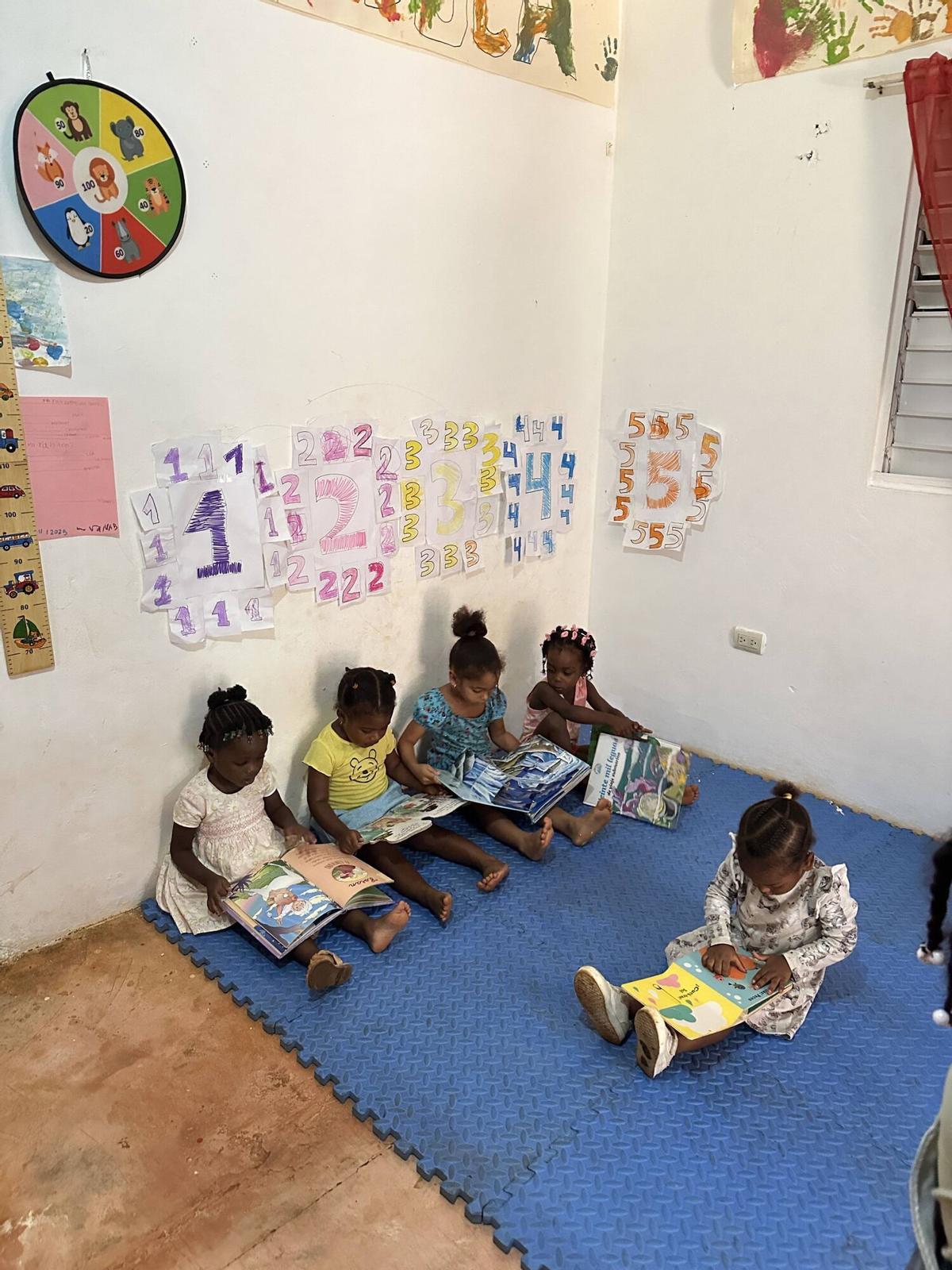 Imatges del voluntariat de Tiana Catany, d'Artés, en una escola de la República Dominicana Imatges del voluntariat de Tiana Catany, d'Artés, en una escola de la República Dominicana