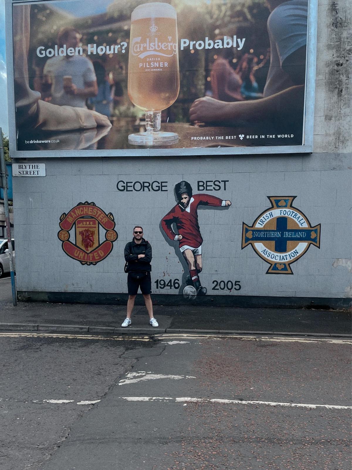 Un mural dedicado a George Best, exjugador del Manchester United y de la selección de Irlanda del Norte (Belfast).