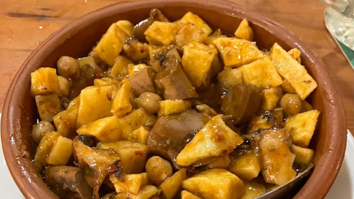 El bochinche de Las Palmas de Gran Canaria donde la ropa vieja de pulpo es el plato estrella