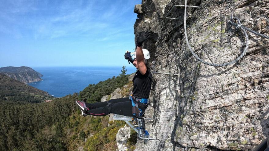 No es el Caminito del Rey, pero casi: así es la vía ferrata más espectacular de Galicia