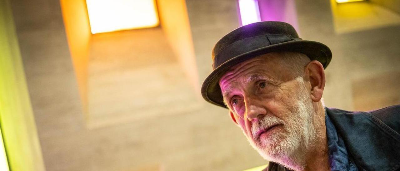 Stephen Warbeck (compositor): "Creo que he compuesto más de cien bandas sonoras en mi vida pero sin duda 'Shakespeare in love' es la más conocida"